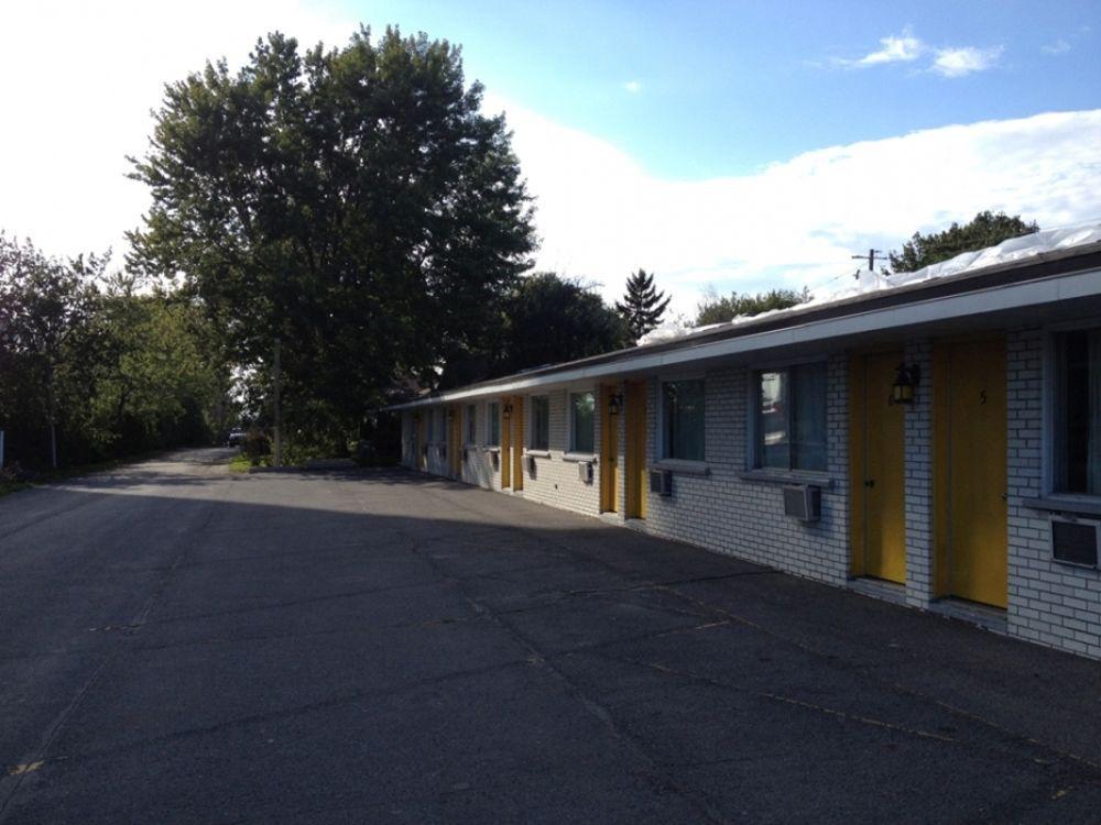 Motel Champlain Brossard Εξωτερικό φωτογραφία